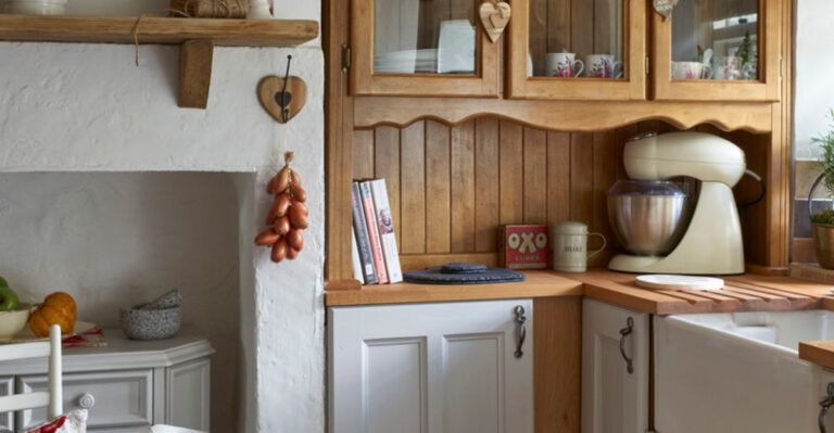 11 Kitchen Eyesores Designers Can’t Stand (And 8 Features They Actually Love)