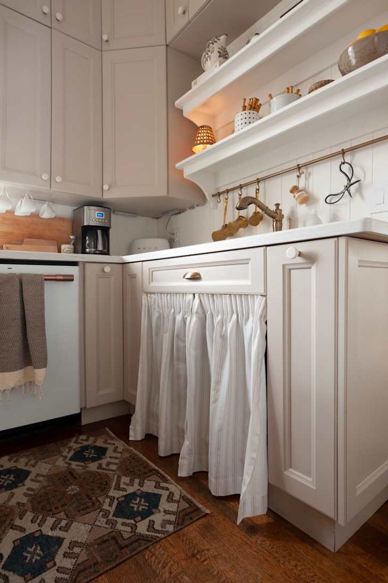 Under-sink curtains instead of cabinet doors