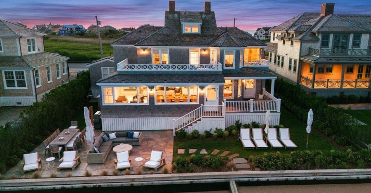 15 Photos Inside A Coastal 1851 Nantucket Home With Designer Touches