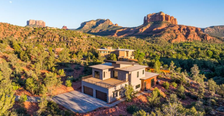 15 Photos Of 5 Secluded Mansions in Arizona Merge Rugged Terrain with Modern Luxury