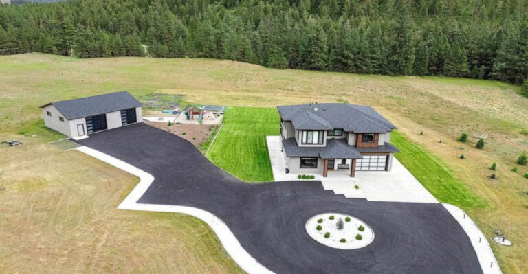 13 Photos Of A Secluded Home In Spokane With Panoramic Mountain Views On 10 Acres