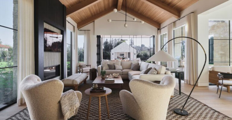 13 Photos Of A Sprawling California Ranch That Feels Surprisingly Cozy