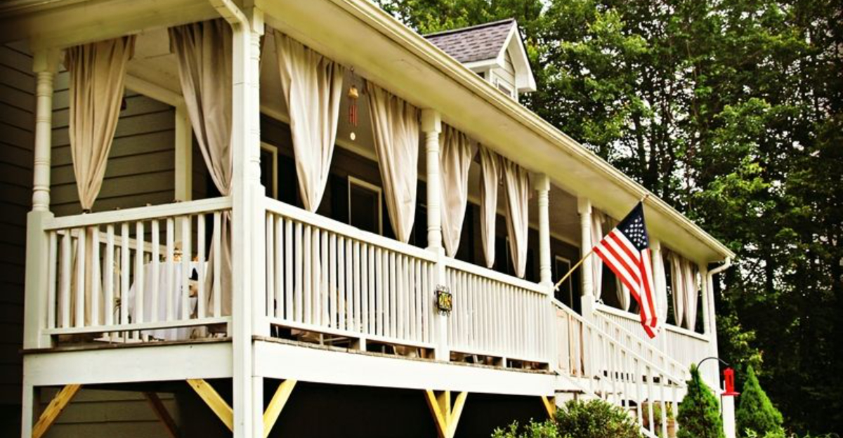 16 Gorgeous Outdoor Patio Curtain Ideas That Work For Any Budget