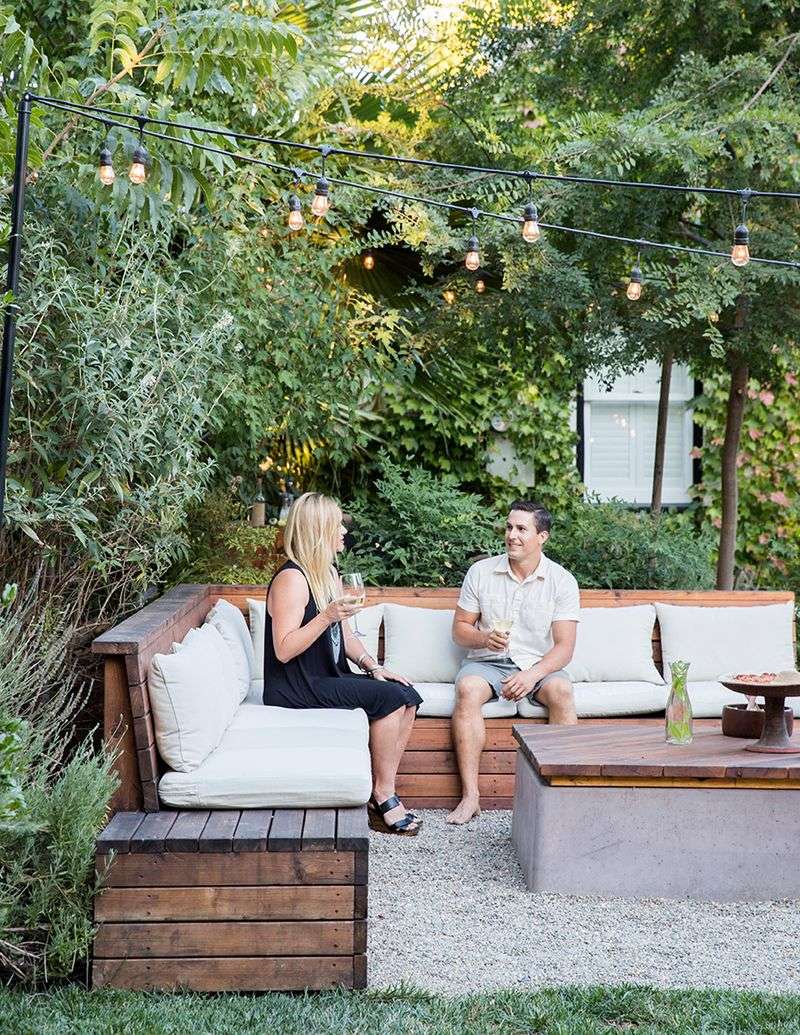 Outdoor dining nook with built-in seating