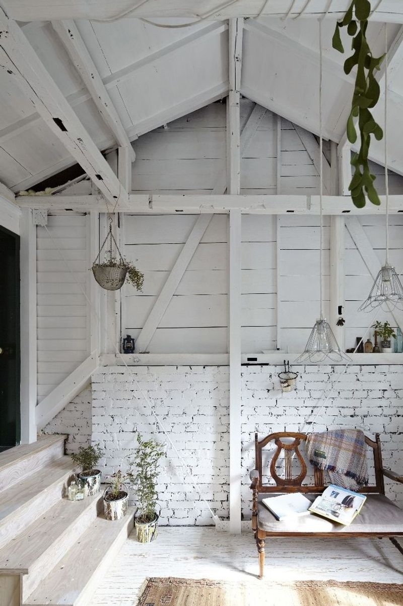 Whitewashed Walls Create Seaside Magic