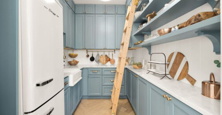 18 Facts We Love About Modern Galley Kitchens