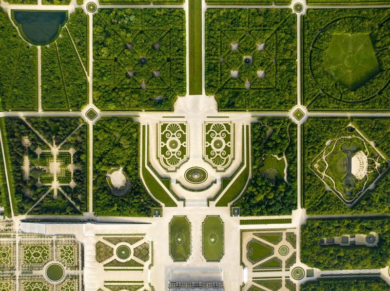 Perfect Symmetry Rules