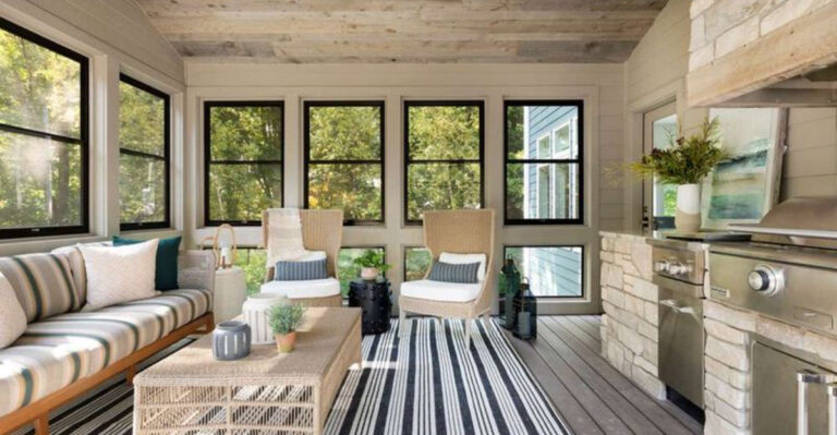 19 Cozy Screened-In Porch Ideas
