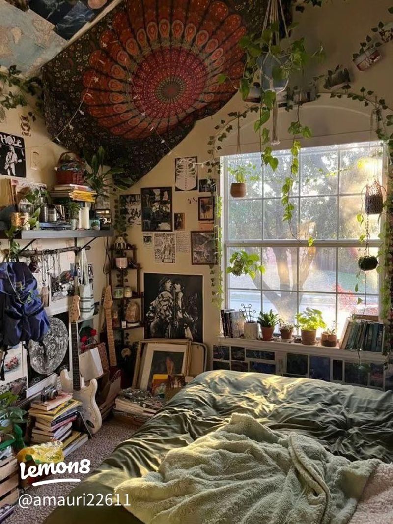 1990s Minimalist Grunge Aesthetic