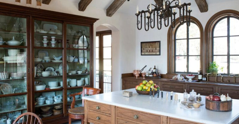 16 China Display Arrangements That Look Effortlessly Elegant