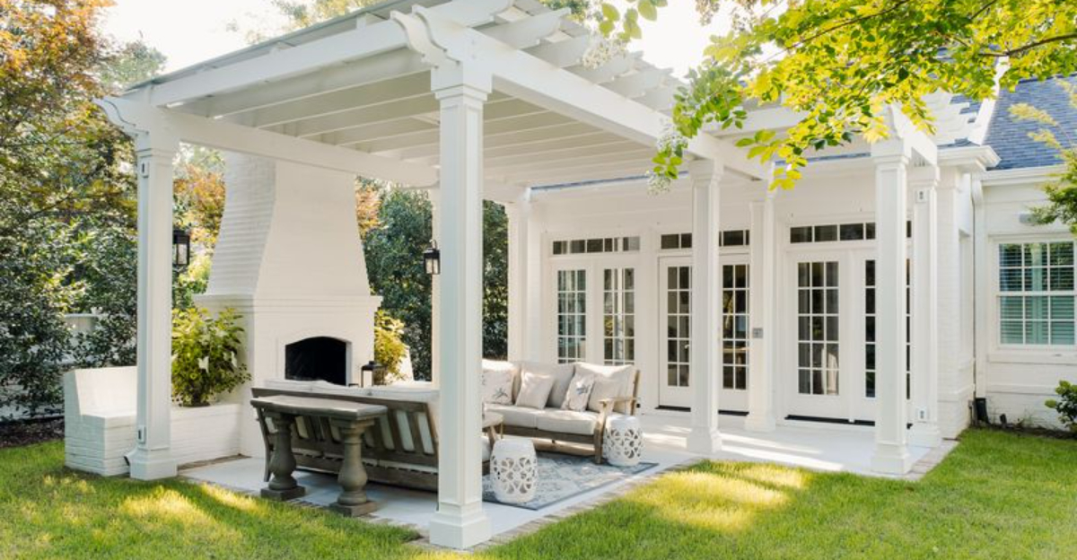 20 Pergola Outdoor Kitchen Designs That Maximize Summer Entertaining