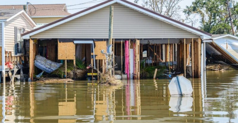 9 Homes Likely to Plummet in Value by 2025 & 9 That’ll Drop Incredibly