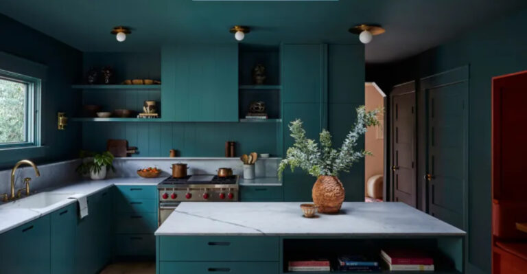 9 Unappreciated Paint Colors Designers Always Use in Kitchens (And 9 They Say To Stay Away From)