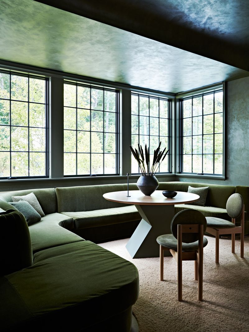 A Lounge Wrapped in Deep Green Stillness