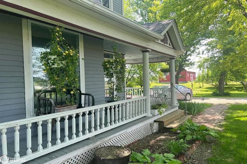 A Porch Made for Long Afternoons and Lemonade
