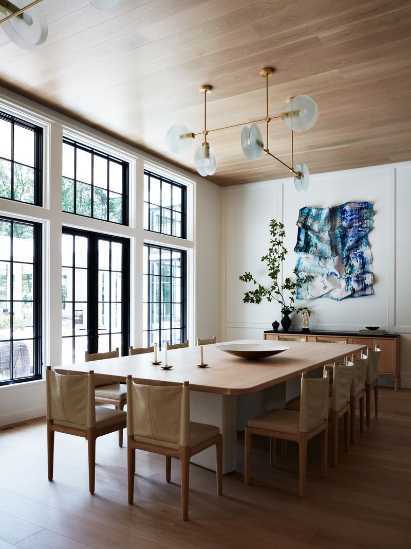 A Dining Room That Balances Refinement With Ease