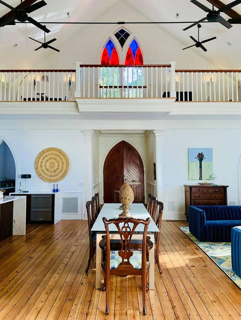 A Dining Space That Bridges Past and Present