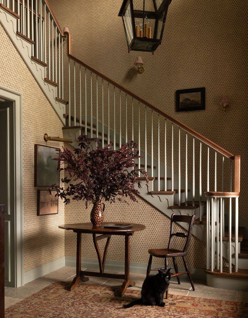 A Foyer That Feels Instantly Familiar