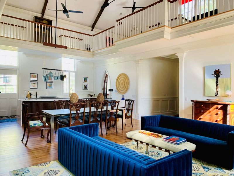 A Living Room That Balances Drama and Comfort