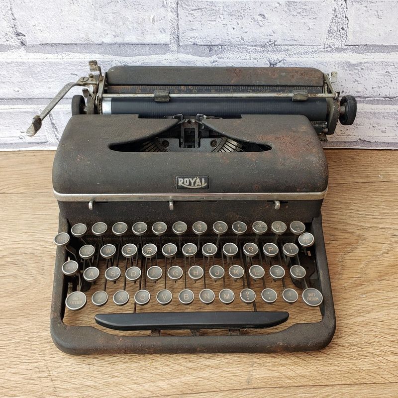 Vintage Typewriters From Classic Brands