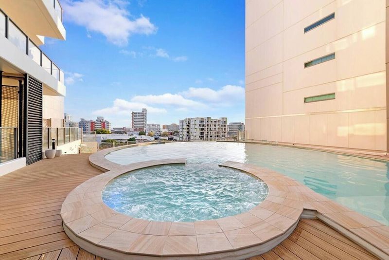 Rooftop Circle Oasis