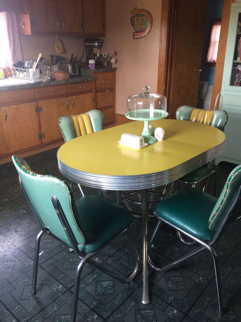 Dinette sets with chrome legs and Formica tops