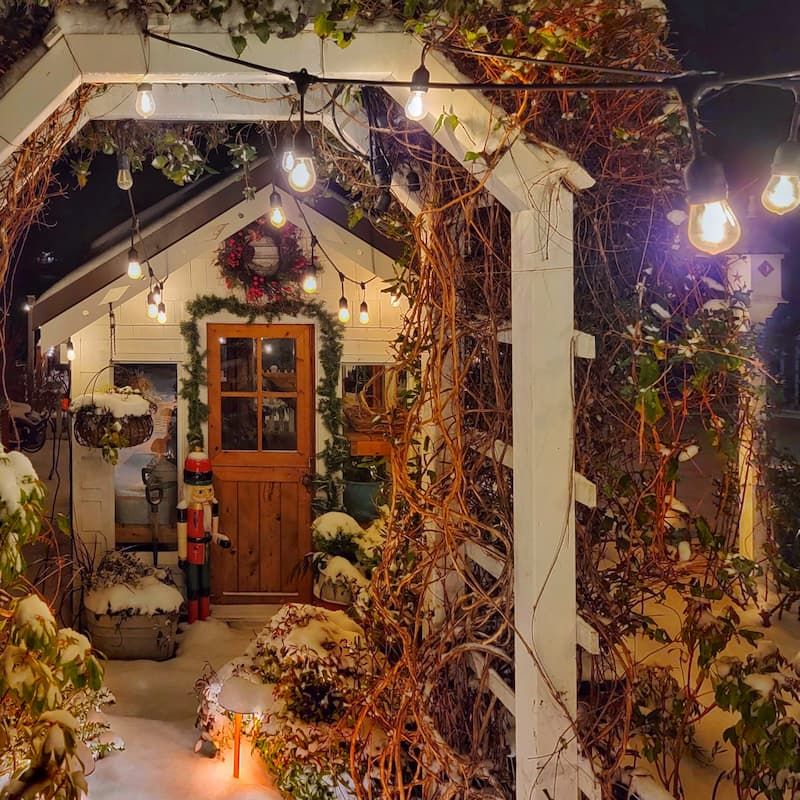 Overcrowded Decor Elements