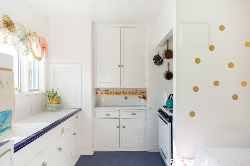 Outdated Kitchen Cabinets