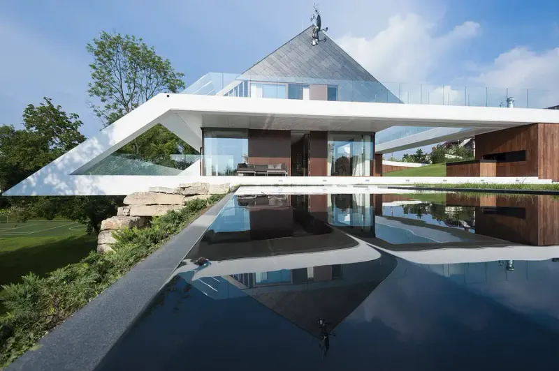 Edge House By Mobius Architects