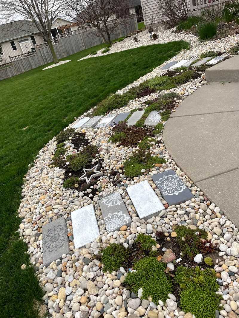 Random Paving Stones Without Cohesion