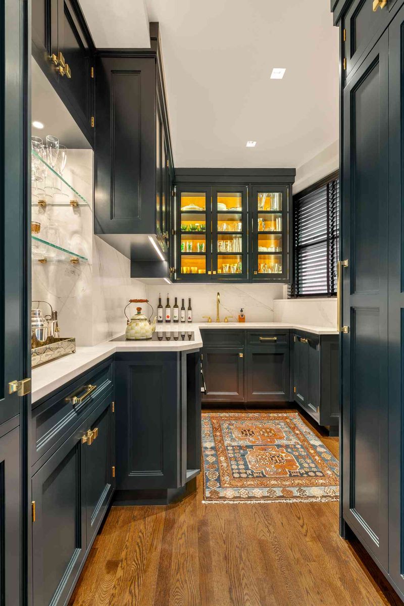Compact Kitchen With Integrated Appliances