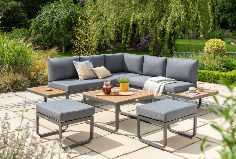 Lounge corner with weatherproof cushions