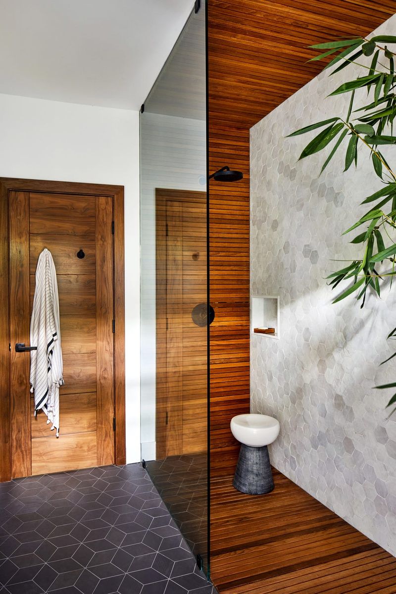 Spa-Inspired Bench And Niche Configuration