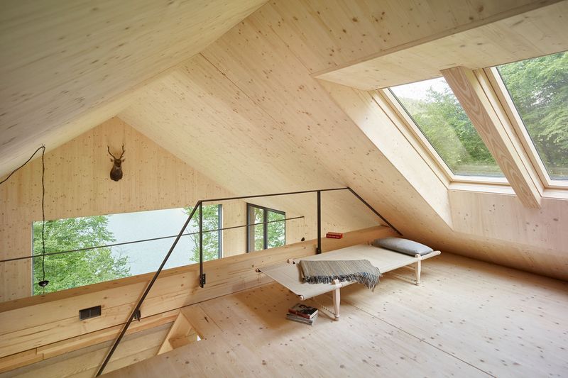 Skylight Alcove Bed