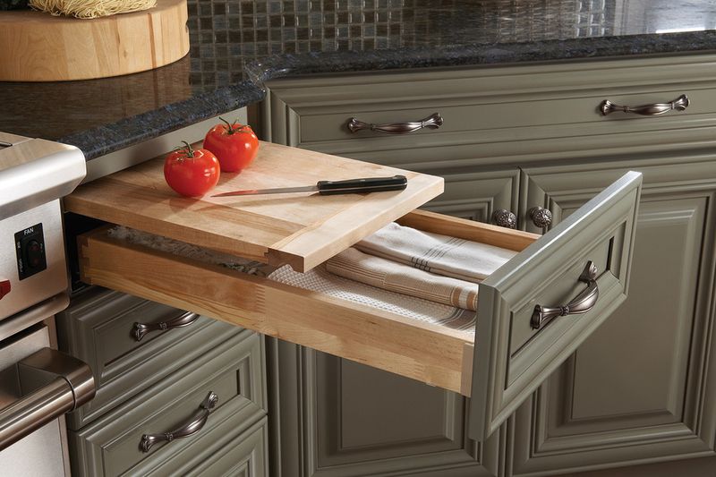 Pull-Out Cutting Boards