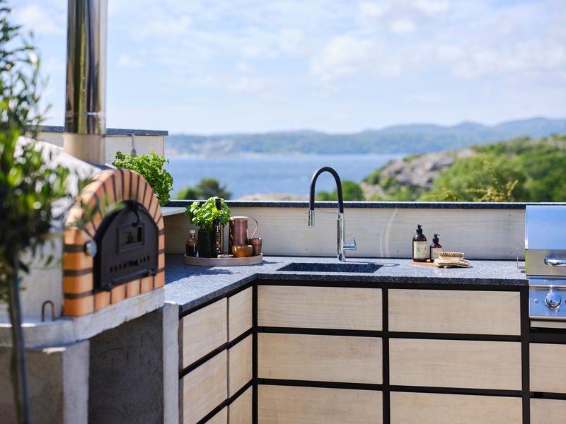 Outdoor Sink and Prep Counter
