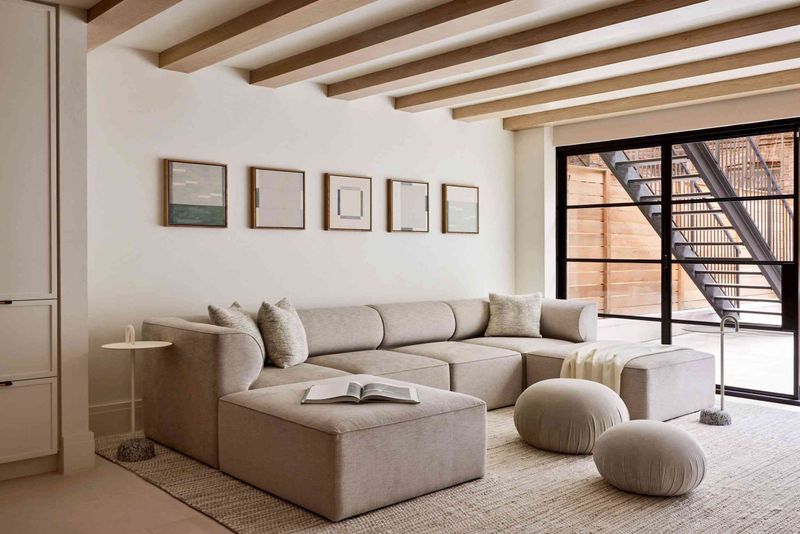 Monochromatic Scheme Erases Boundaries
