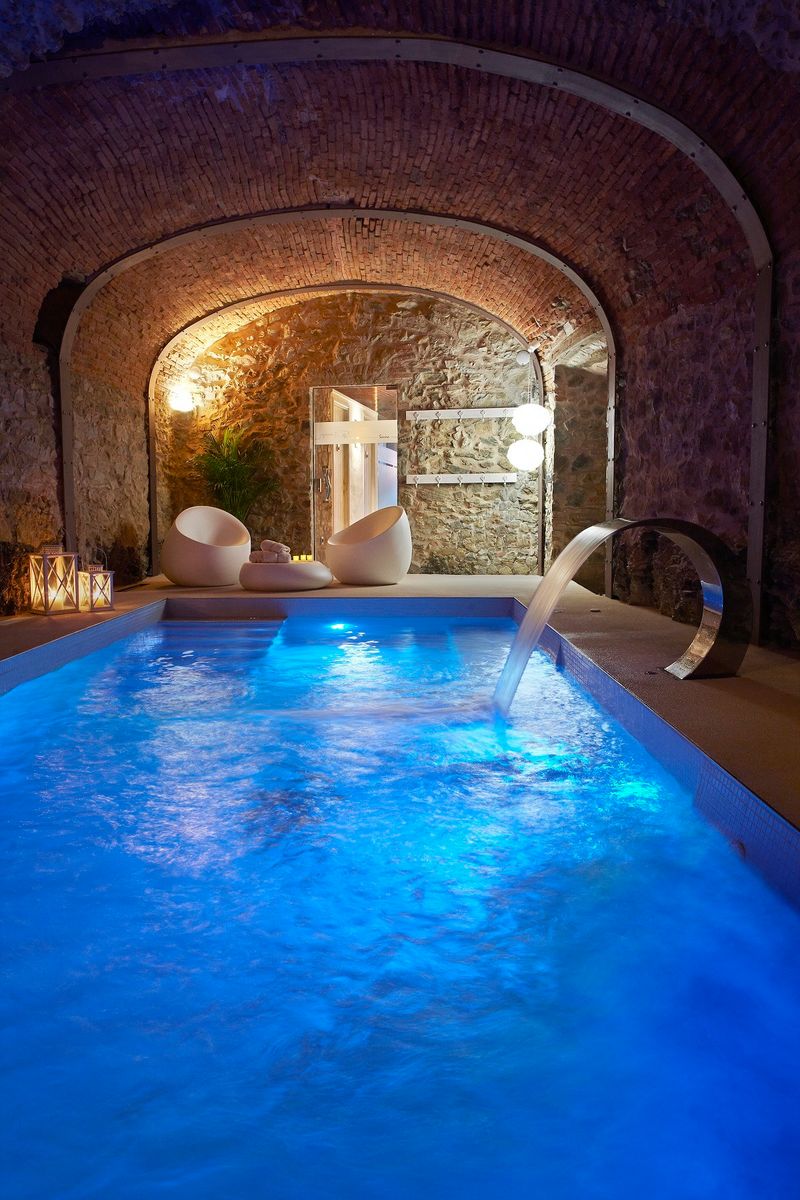 Spa-Style Pool Room