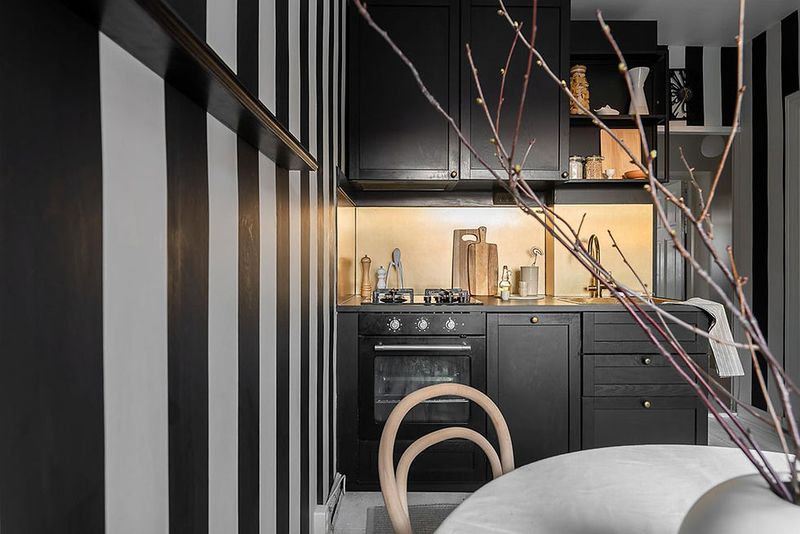 Play With Perspective Using Stripes