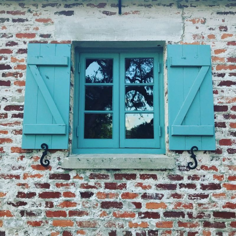 Broken or Sagging Shutters