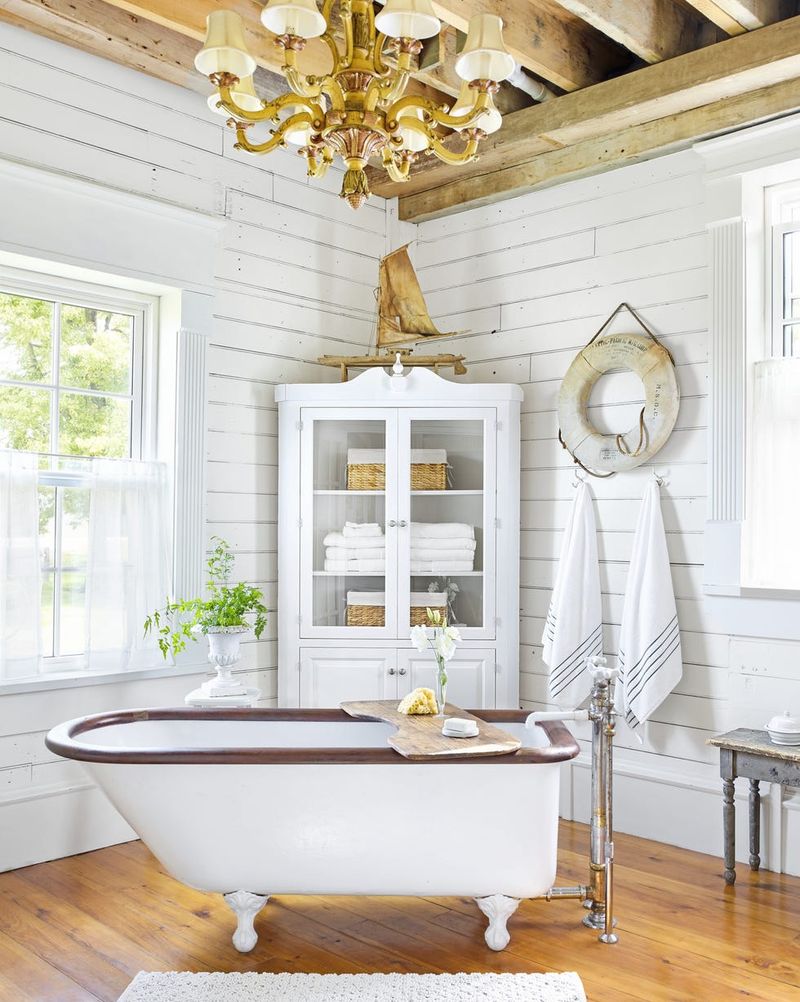 Vintage Claw-Foot Tub Bathroom