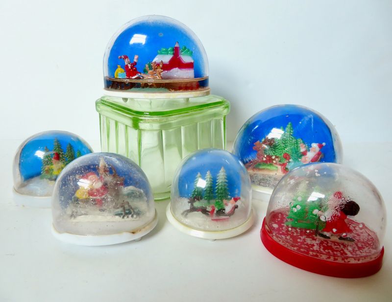 Plastic Souvenir Snow Globes