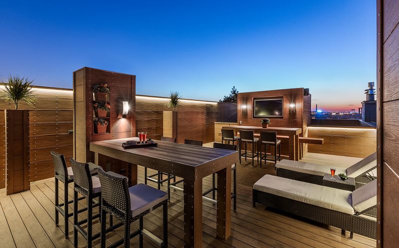 Rooftop Sky Bar Setup