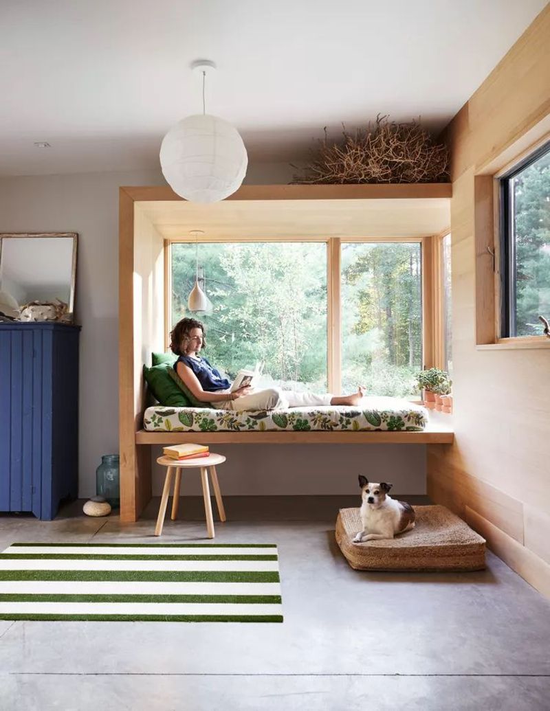 Garden View Alcove
