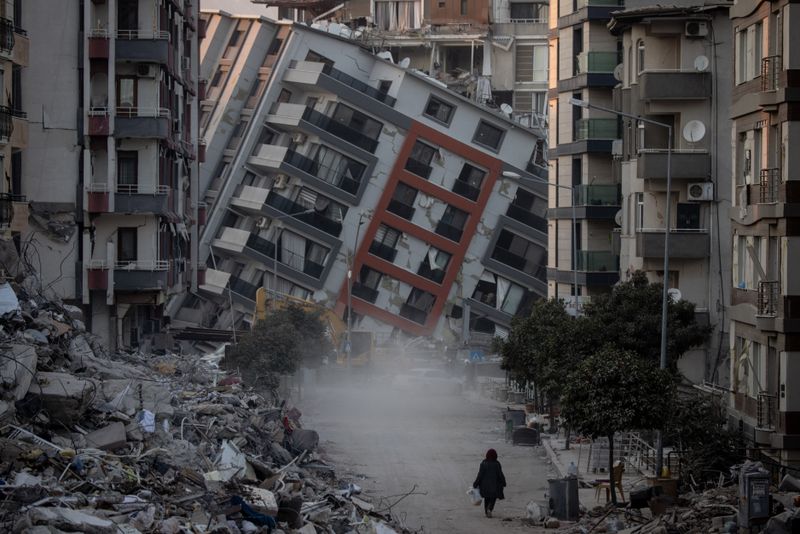 Earthquake-Cracked Turkish Blocks