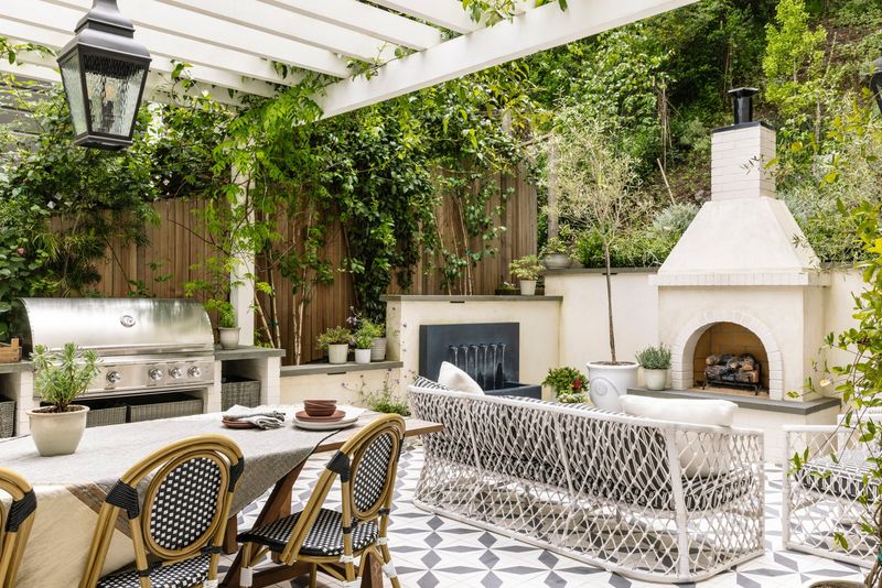 Accent Wall for Outdoor Kitchen