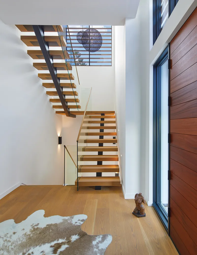 Floating Staircases Create See-Through Barriers