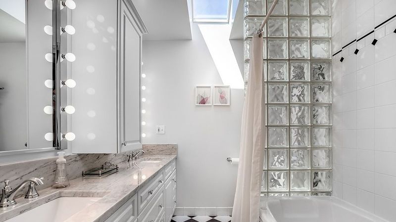 Hollywood Vanity Lights