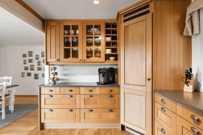 Raised Panel Oak Cabinets