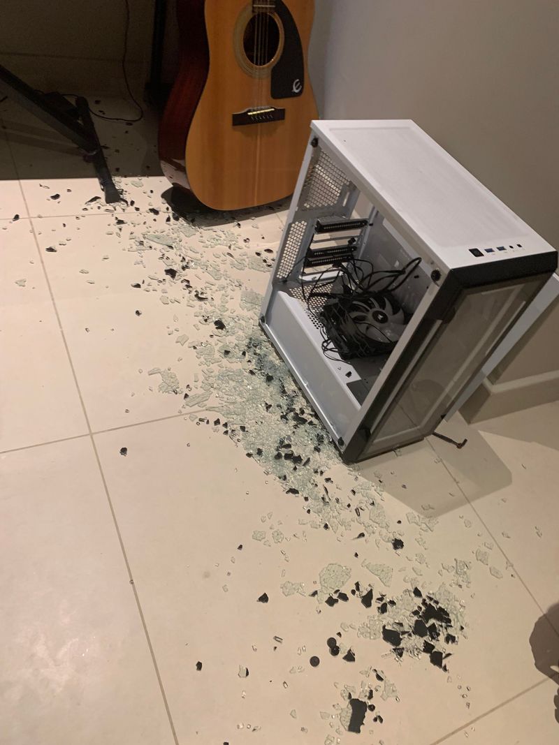 Dropped Items Shatter Into A Million Pieces